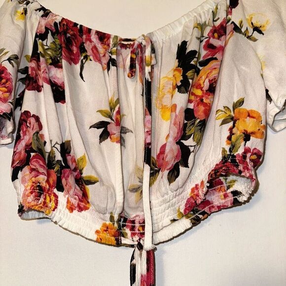 Kendall & Kylie Women’s White Pink Floral Flowy Boho Crop Top Medium NWOT - Picture 4 of 7